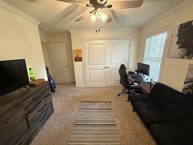 Building Photo - Spacious 4 bed 3 bath Home in Grove Point!