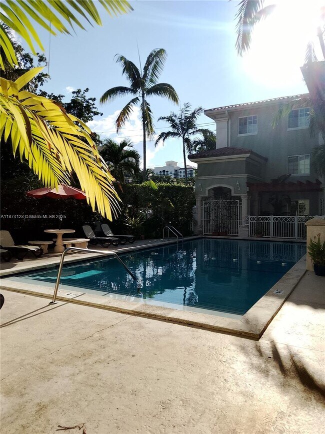 Building Photo - 45 Antilla Ave