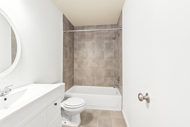 Building Photo - 449 N Donahue Dr