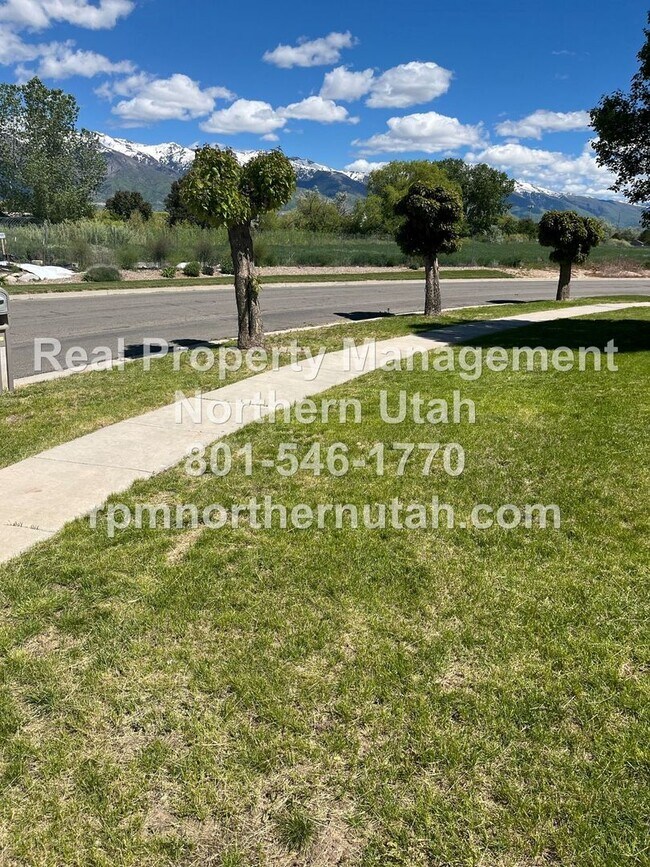 Building Photo - Stunning 4 Bedroom House in Layton Coming ...
