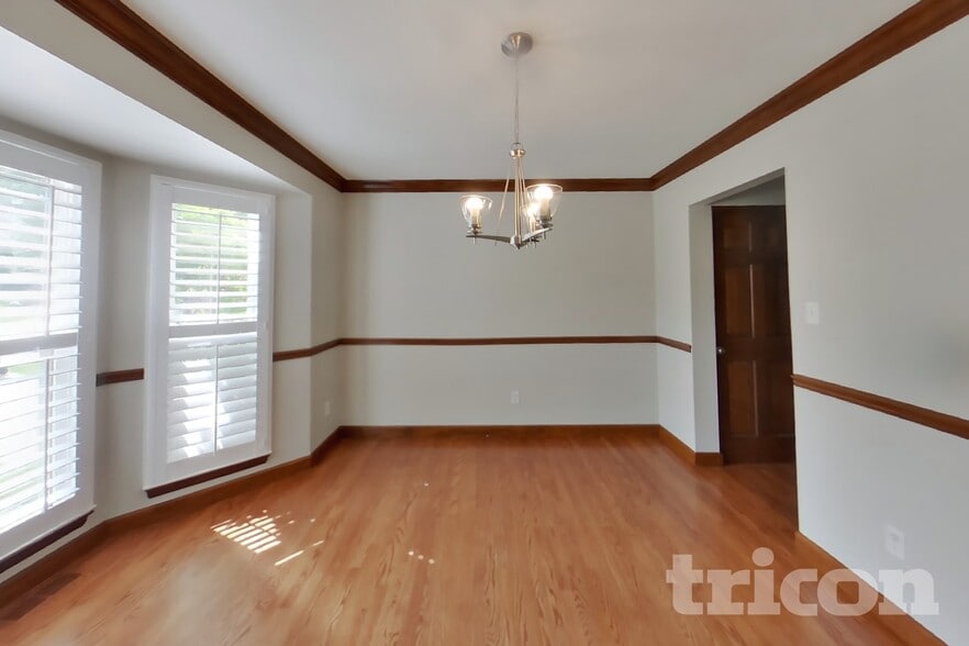 Building Photo - 1502 Rosewood Terrace Dr