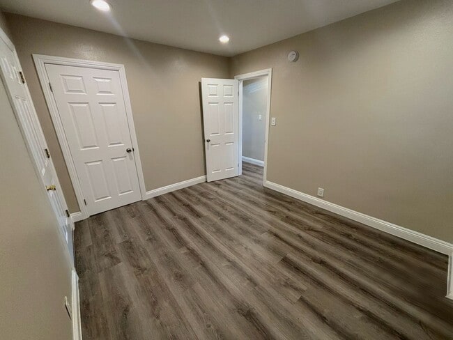 Building Photo - Spacious 2 Bedroom Home with 2 Bonus Rooms