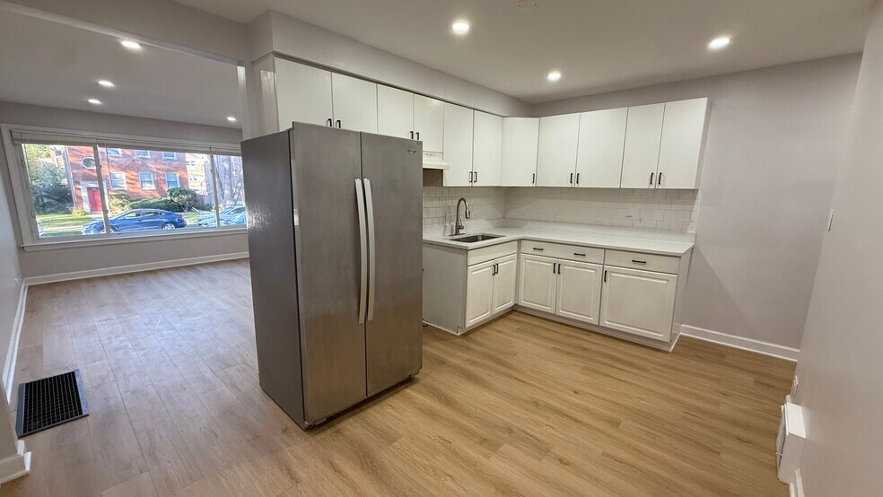 Building Photo - 4837 Hull St