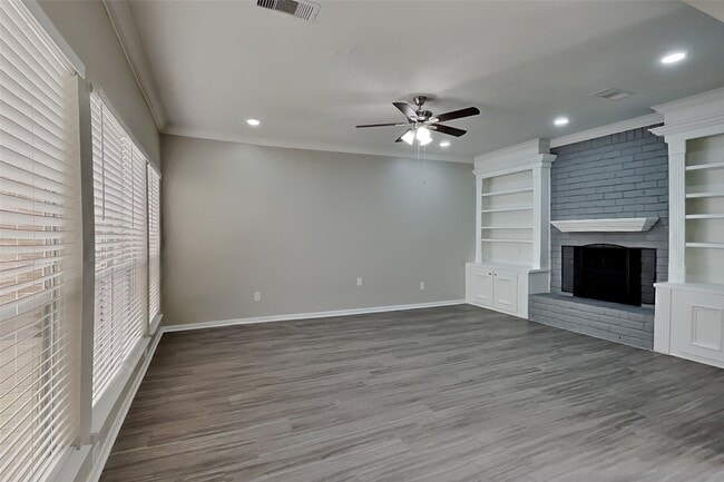 Building Photo - 2127 Jamara Ln