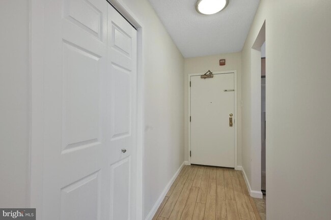 Building Photo - 3800 Fairfax Dr