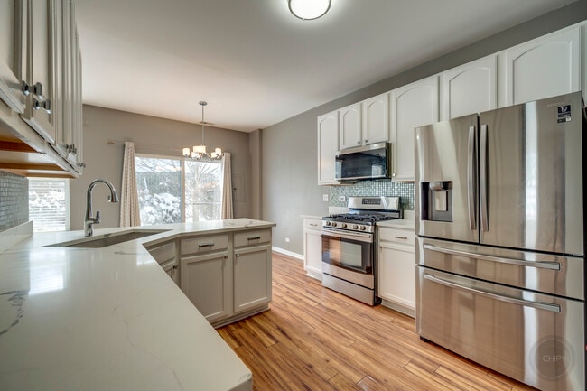 Building Photo - 4055 Blackstone Dr