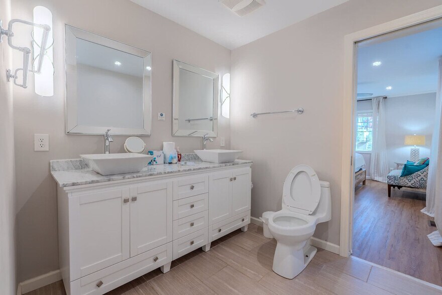 Building Photo - 7 Periwinkle Ln