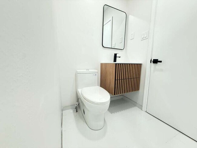 Building Photo - FOR RENT – FULLY REMODELED 4 BEDROOM | 2 BATH HOME!