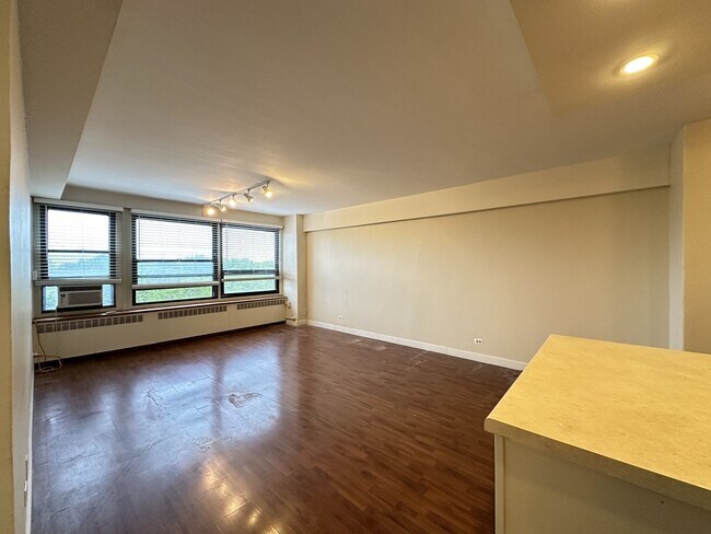 Building Photo - 4180 N Marine Dr