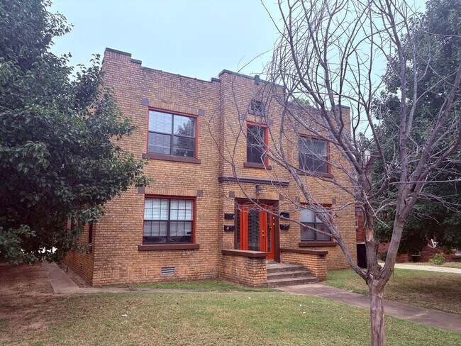 Building Photo - 2600 NW 12th St