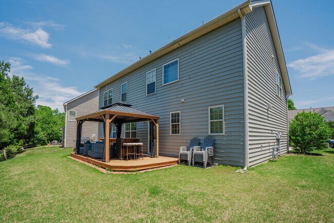 Building Photo - 4 Bedroom Home in the Village at Rolesville