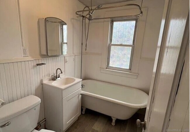 Building Photo - 115 Main St