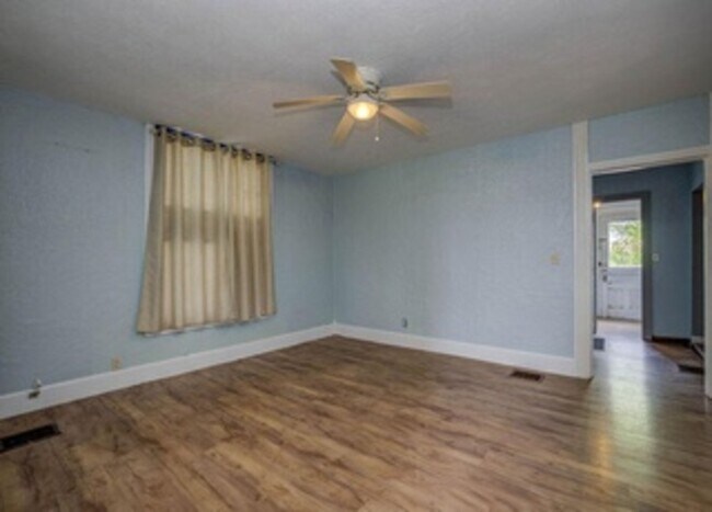 Building Photo - 330 W Withrow St