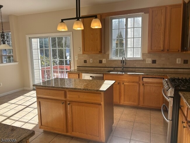 Building Photo - 226 Winding Hill Dr