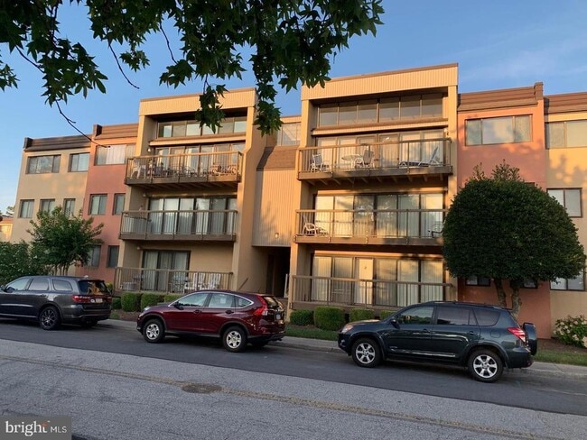 Building Photo - 13908 N Ocean Rd