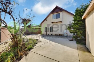 Building Photo - 809 N Hobson Ave