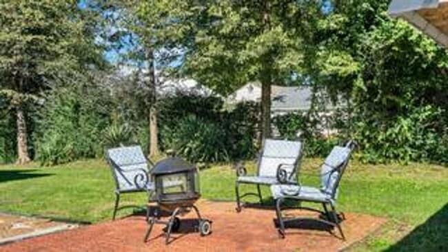 Building Photo - ADORABLE COTTAGE-STYLE HOME