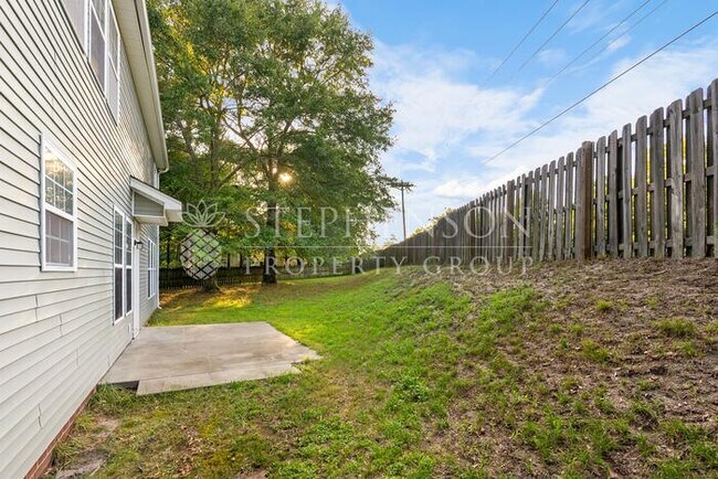 Building Photo - 405 Abbeydale Way