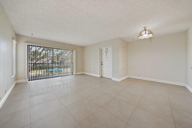 Building Photo - 802 Sky Pine Way