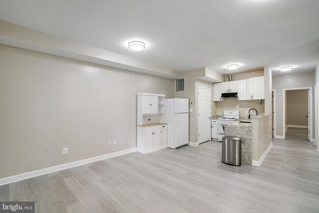 Building Photo - 2056 Shirlington Rd
