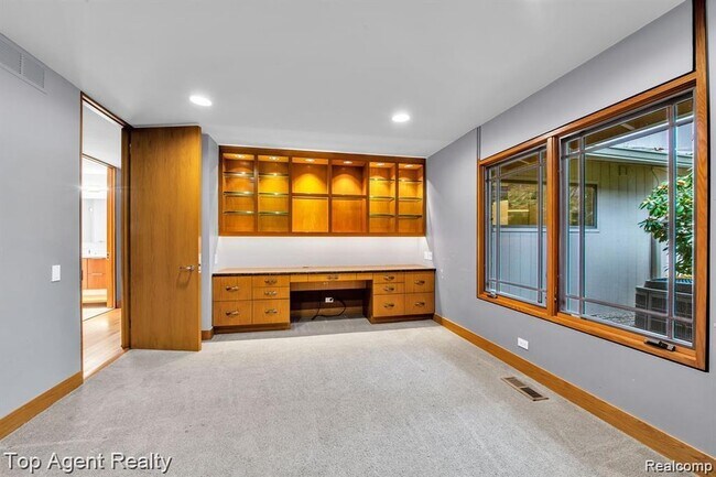 Building Photo - 5760 Snowshoe Cir