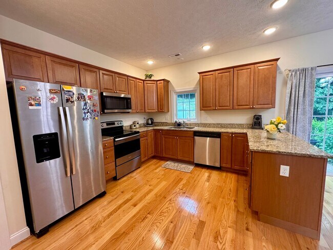 Building Photo - Townhouse for Rent in Spring Oaks!