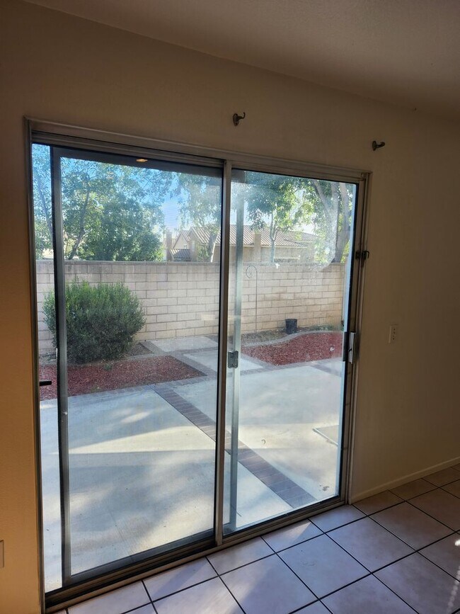 Building Photo - Spacious 4-Bedroom Home in a Prime Location