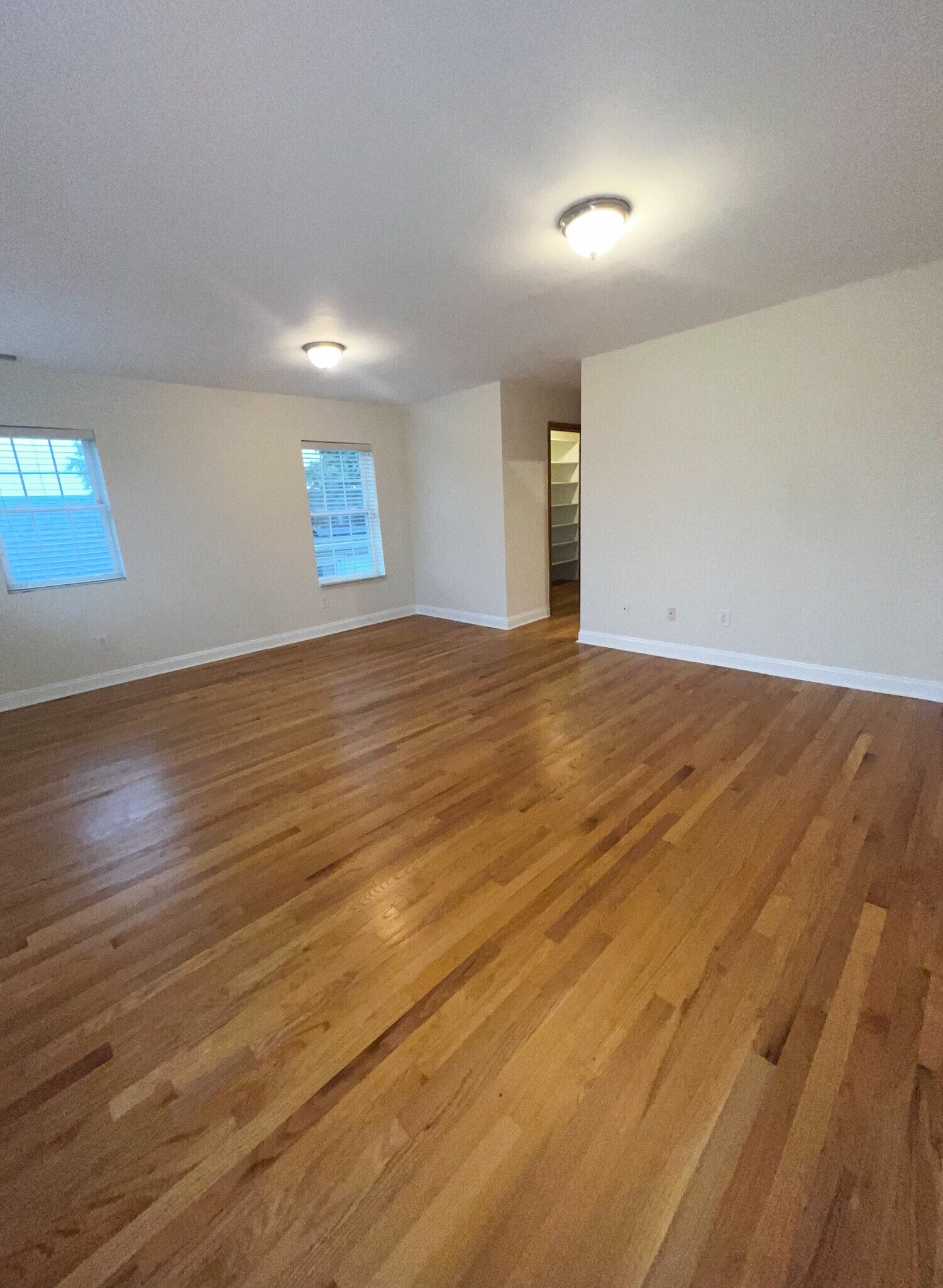 Building Photo - 520 N Terrace Ave