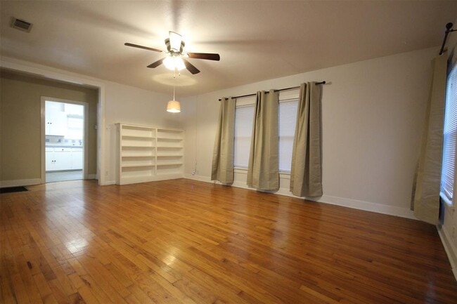 Building Photo - 5518 William Holland Ave