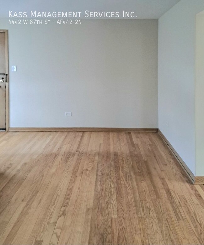 Building Photo - Beautiful 2 Bedroom w/Heat in Ashburn - SS...