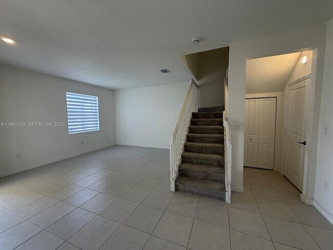 Building Photo - 2659 SE 28th Dr