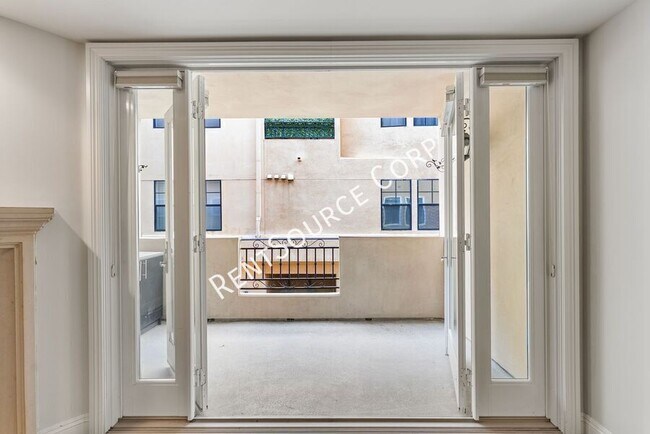 Building Photo - 12044 Hoffman St