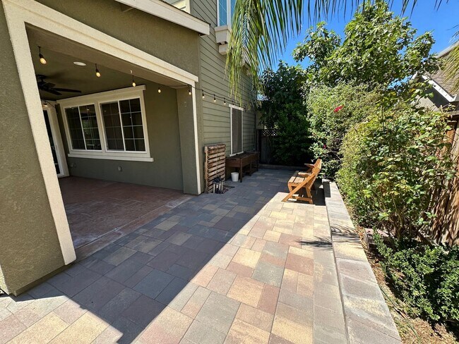 Building Photo - Stunning 4 Bedroom, 3 Bath Mountain House Home