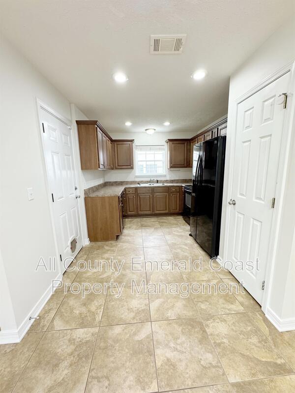 Building Photo - 293 Dahlquist Dr