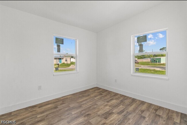 Building Photo - 2360 Ednor St