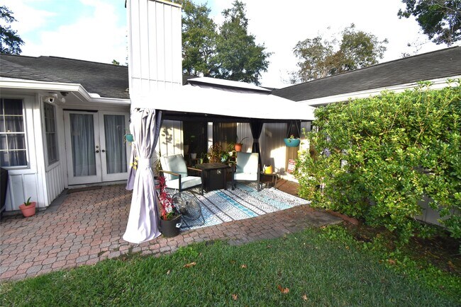 Building Photo - 8011 Meadowvale Dr