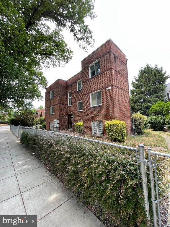 Building Photo - 500 17th St NE