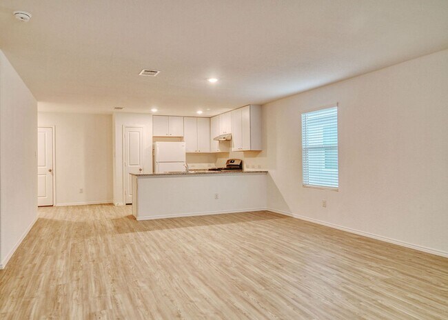 Building Photo - Updated Amenities!
