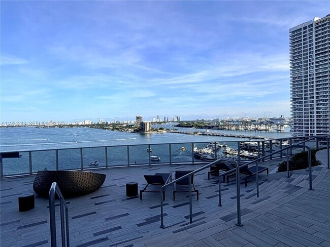 Building Photo - 488 NE 18th St