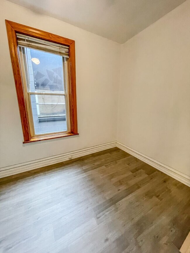 Building Photo - Fabulous Location in Wicker Park/Humboldt ...