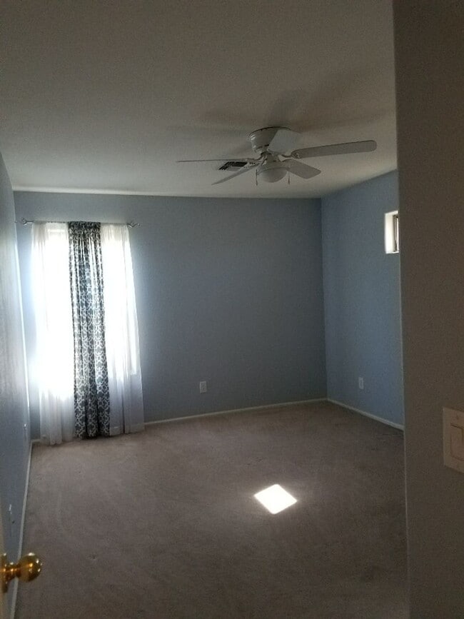 Building Photo - FREE RENT OAC  4 bedroom  3 car garage RV Gate