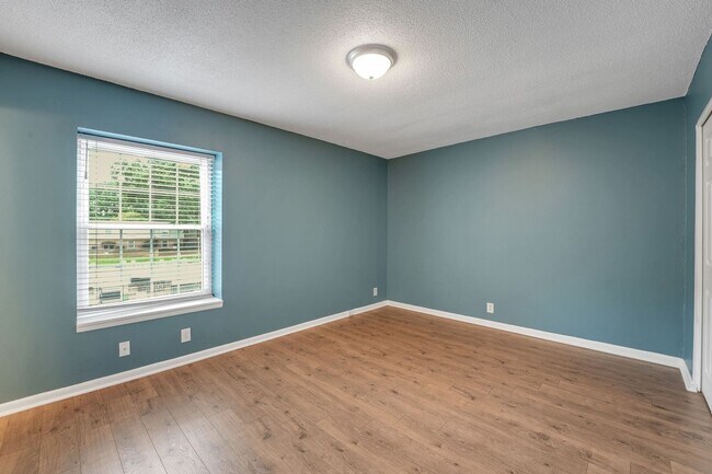 Building Photo - Charming 3BR Condo in Charlotte