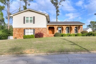 Building Photo - Great Location 4 Bedroom