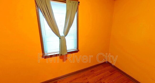 Building Photo - 237 E 21st St