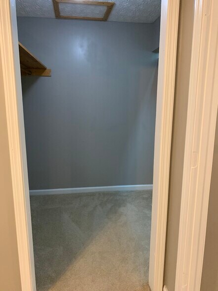 Walk in closet entrance - 1740 Brompton Square