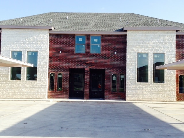 Building Photo - 1203 W Fig Ave