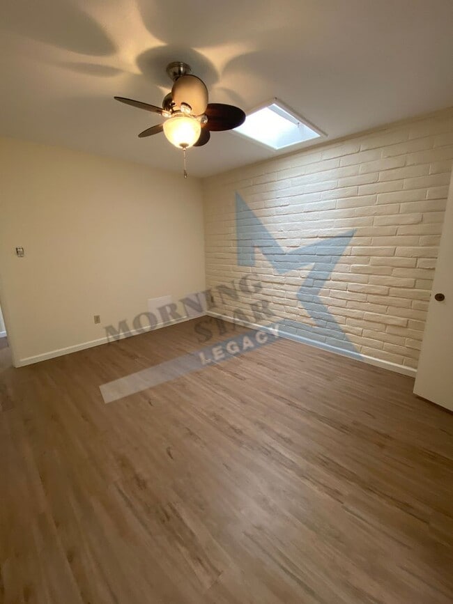 Building Photo - 2 bed, 2 bath w/new flooring throughout!