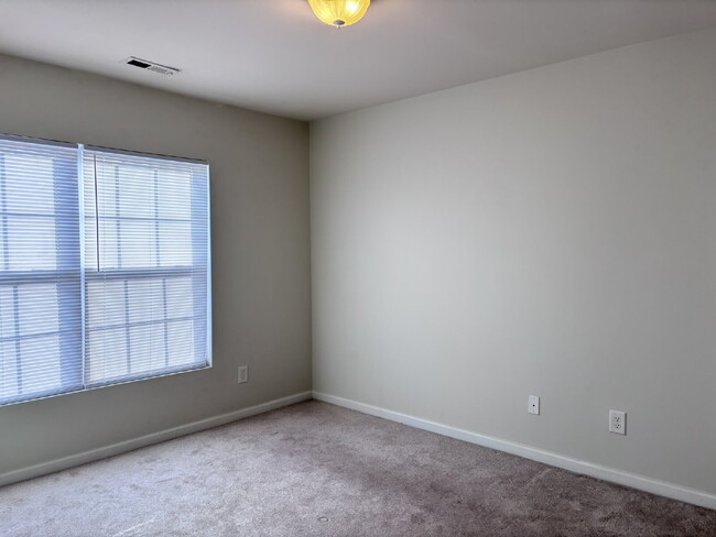 Building Photo - 8518 Mt Valley Ln
