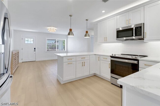 Building Photo - 4525 Fluvia Ave