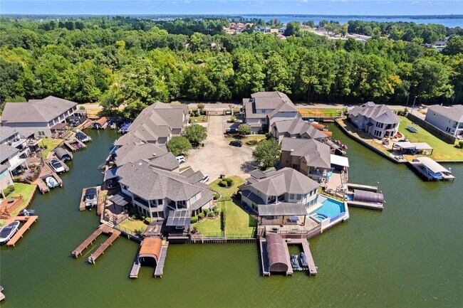 Building Photo - 356 Old Aqua Landing W